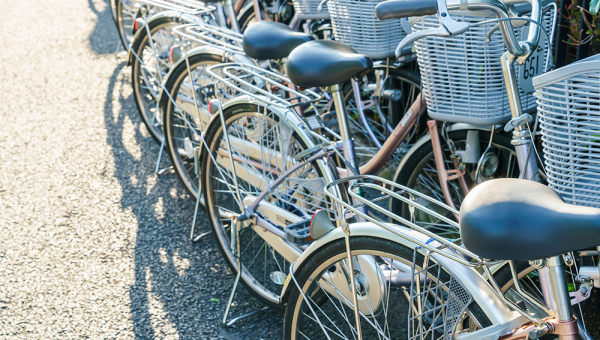 Можно ли сделать велогараж из мусорокамеры: что говорит закон и как действовать жильцам?